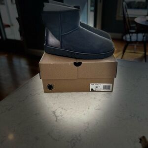 UGG Gray Winter Boots Cozy Slip-On Design